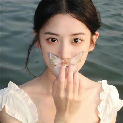 星光落在她身上